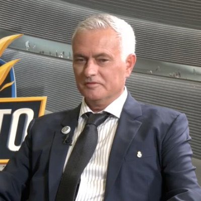 ActuFoot_'s tweet photo. 🚨🚨 José Mourinho 🇵🇹 : « VINICIUS 🇧🇷 EST AMOUREUX DU REAL MADRID ! 🤍

Je lui ai dit : "Vini, où veux-tu aller ? Tu ne connais que le Real Madrid.

Quand tu partiras, alors tu sauras ce qu’est le Real Madrid. NE PARS PAS. Ça n’en vaut pas la peine." » ❌ 

🎙️ @elchiringuitotv https://t.co/Ypuwo1gF59