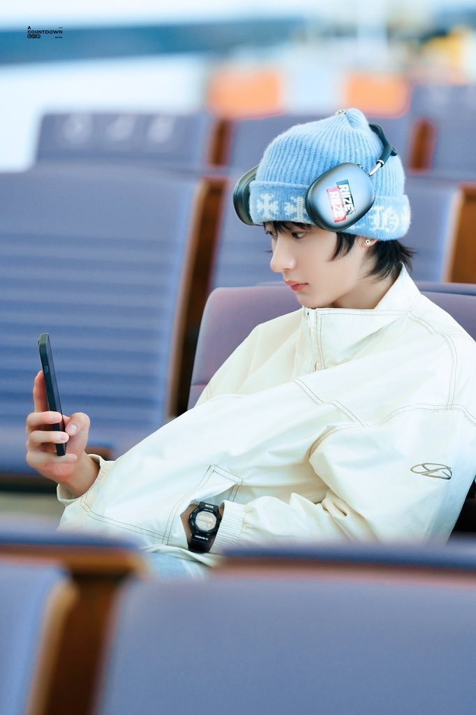 antonleetrends's tweet photo. Today marks the 3rd anniversary of Anton’s iconic blue Chrome Hearts beanie. 🥹🩵
One of his most legendary looks that will forever be iconic.

#RIIZE #ANTON #라이즈 #앤톤 #アントン https://t.co/BvhO9Ya0cy