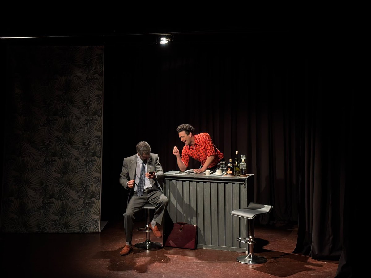 weproducciones's tweet photo. Continúa el éxito !! en #TeatroDeLaCandela 
FELICES LOS 4
de #GuillermoCamblor 
Una comedia de enredos divertidísima !! 

Sábados 18:30 
Reservas: cel: 098588784 
Tel: 27123227

Localidades: $650
Socios Defensor Sporting $ 500. (Presentando carnet en boleteria) https://t.co/y4pLrvY7zO
