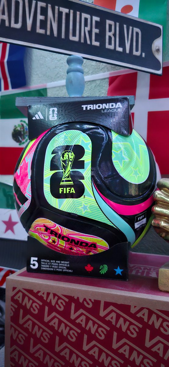 mexicanchih's tweet photo. New footballs! https://t.co/kSds45edGc