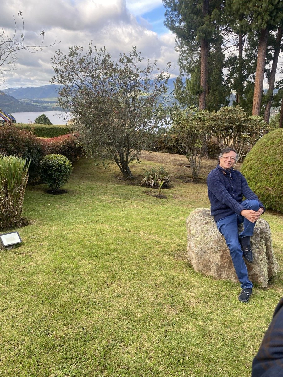 petrogustavo's tweet photo. No he desaparecido, he estado en el país y no me iré sino intermitenmente.

Hay que construir la gran Alianza del pueblo y del mundo por la vida.

Sé que tanto daño me han hecho con la noticia falsa de que me capturaban y extraían. Amenazaron también a mis seres queridos, a mi hija Antonella con procesos judiciales y con la lista Ofac y también gente importante en el gobierno.

Su objetivo aislarme y destruir el progresismo por el miedo y el aislamiento de las personas

No es hora de aislarse y si de juntarnos

No habrá ninguna extracción ni juicio contra mi, porque no he cometido ningún delito.

El miedo debe retroceder para no dejar que dominen el país y se queden con nuestros recursos naturales.

El miedo y la mentira son las bases para el fascismo y su objetivo es la parálisis para saquear.

Solo necesito el amor de la gente y la belleza de mi país.