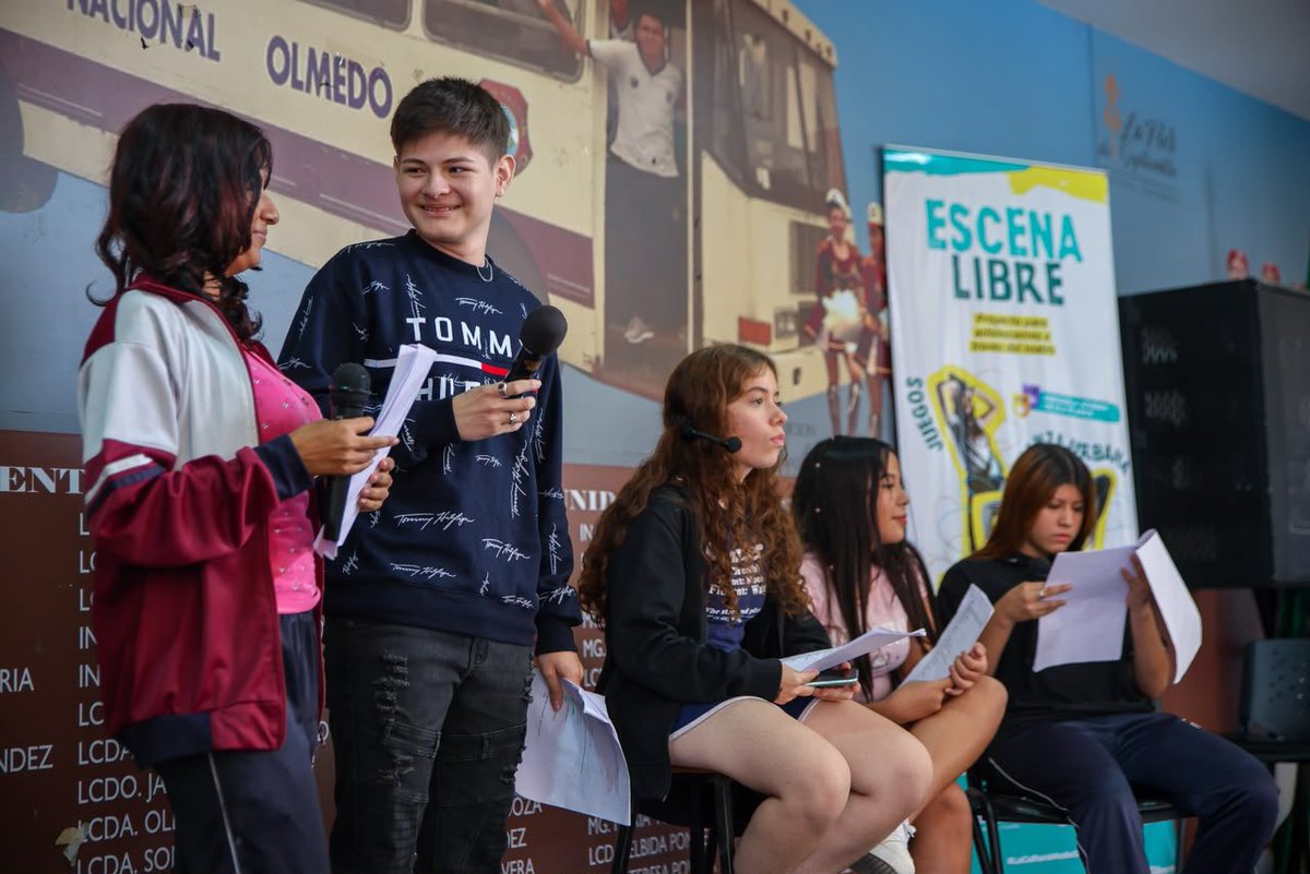 Leoorlandoa's tweet photo. #MesDeLaJuventud

🙌 El arte y la cultura son herramientas de transformación social que también contribuyen a la prevención temprana de conductas de riesgo asociadas a las adicciones en nuestros adolescentes y jóvenes🙋🏽‍♀️🙋🏻

🤝 En convenio entre @PrefecturManabi y Corporación Humor y Vida, llegamos a las Unidades Educativas Olmedo, Uruguay y Andrés de Vera, así como en el sector Las Cumbres de la parroquia San Pablo de Portoviejo mediante:

🎭  Talleres de teatro, pensamiento crítico, salud mental, expresión oral y corporal
🧠  Acompañamiento psicosocial

Generamos espacios seguros de expresión y aprendizaje que fortalecen habilidades para la vida y permiten construir vínculos de confianza en nuestros adolescentes y jóvenes manabitas. ❤️💚🤍
