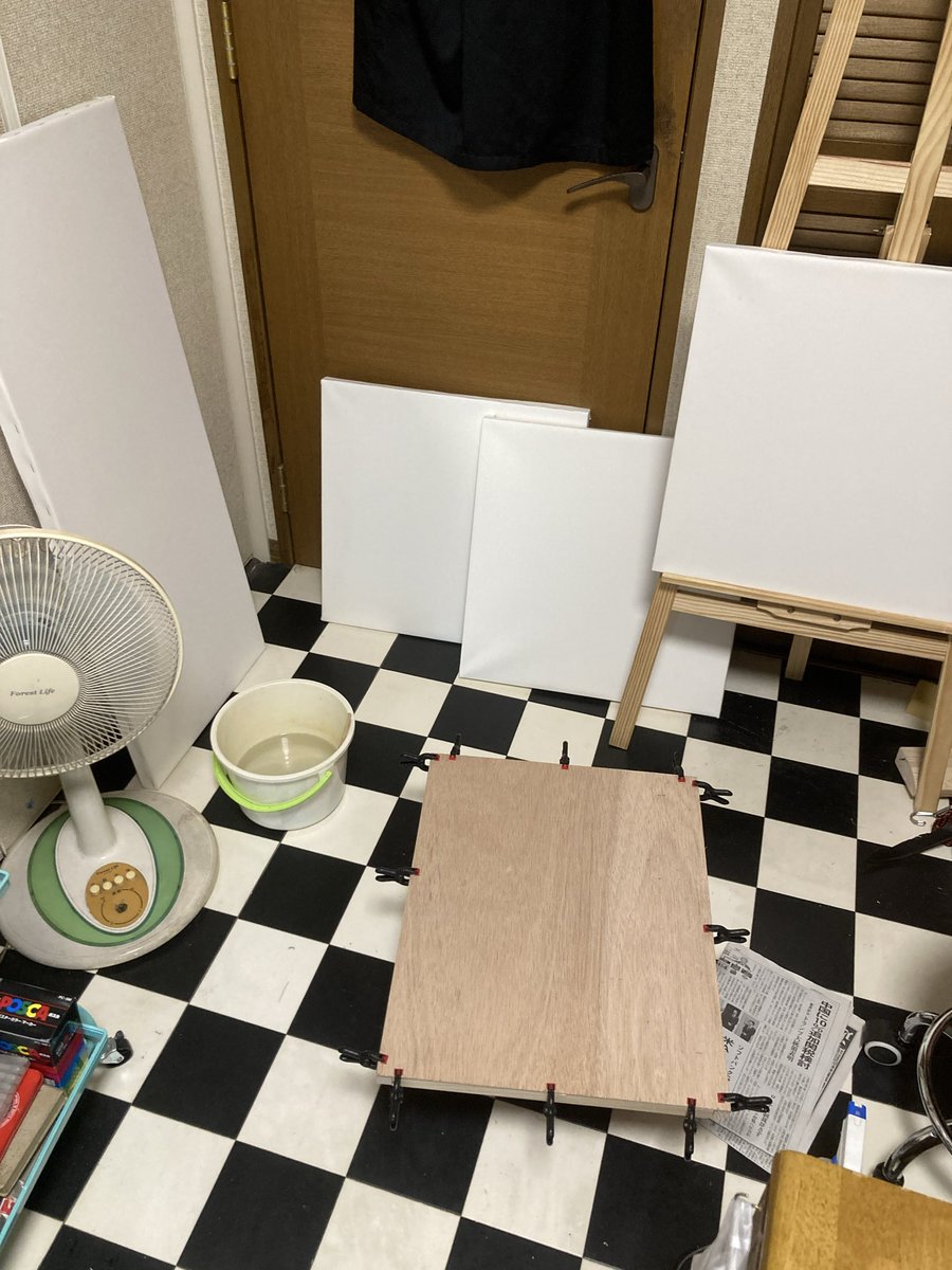 mashuko's tweet photo. 5枚程大判パネルできた
久しぶりのアナログカラーは以外に楽しい
#パネル
#ポスターカラー
#アクリルガッシュ
#アナログイラスト https://t.co/TTp44xxjlU