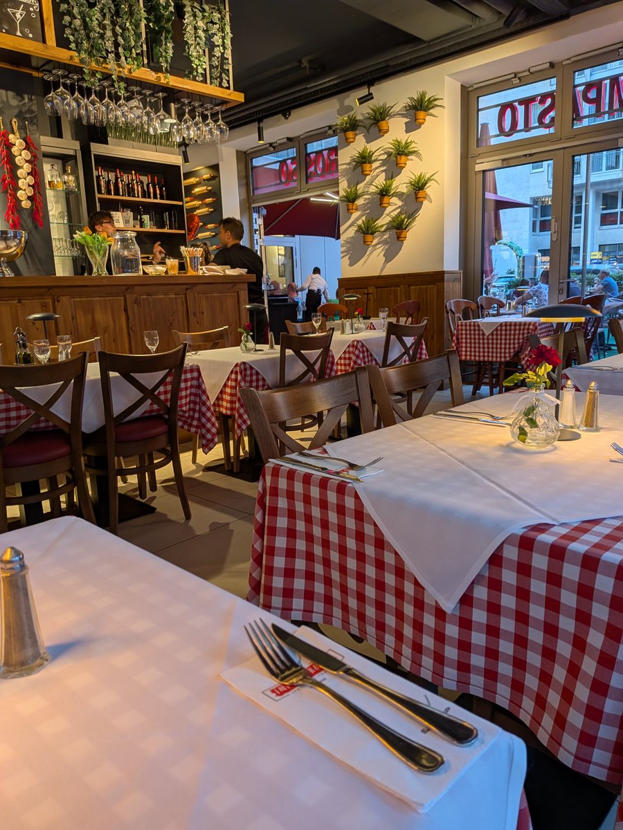 moefujii_pf's tweet photo. Berlin最後の夜に食べたパスタが忘れられない、、🫧
最高に美味しかった！！

・ゴルゴンゾーラ
・マッシュルームのクリームパスタ https://t.co/EN1aBSNlNH
