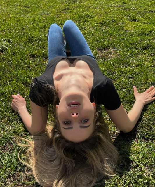 Ariaa_Viv's tweet photo. Looking at life from a different angle today... 🌿 https://t.co/ZOvNcljZZk