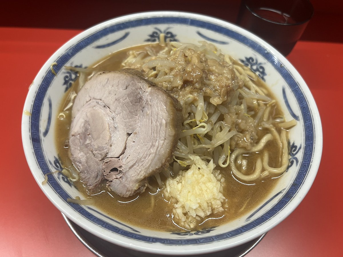 dalsegnojp's tweet photo. ハナイロモ麺 吉祥寺本店
小ラーメン240g 1100円
ニンニク、アブラ

閉店時間20時ギリギリ前に滑り込み
ｽﾞｻｰc⌒っﾟДﾟ)っ
久しぶりのノーマルラーメン、超美味しかったです！カタメに仕上げられた麺が良いですね👍
ごちそうさまでした https://t.co/x07WALzciW