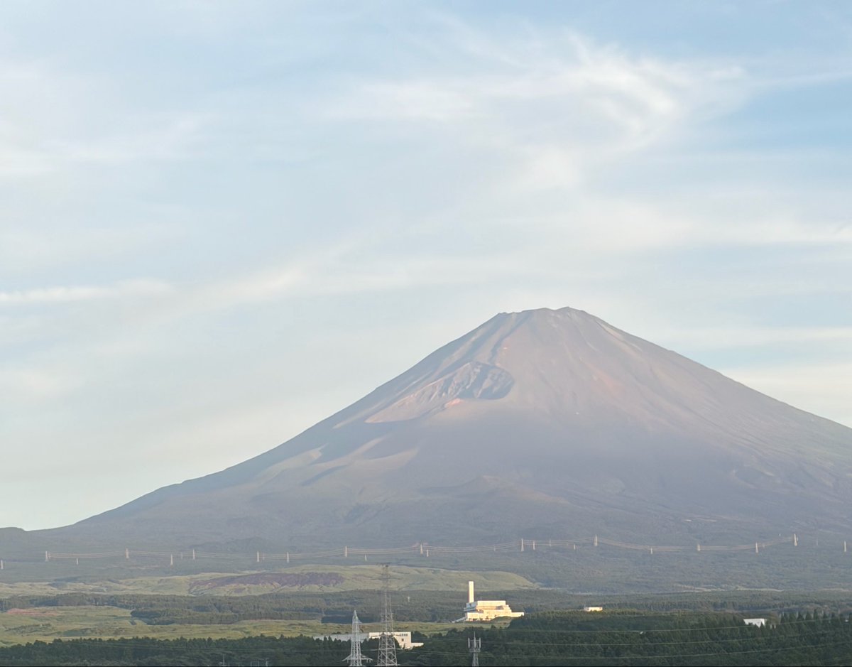 mol__science's tweet photo. 平日、朝から富士山🗻
フラッと遠出できる。
場所に縛られないって最高だね✨ https://t.co/FtUre5tPLH