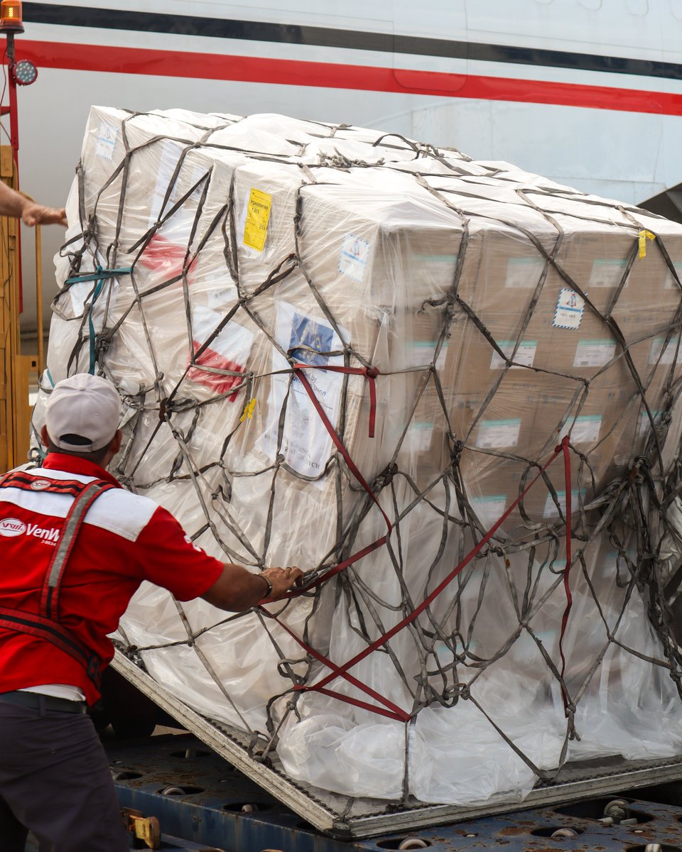 PLinVenezuela's tweet photo. 🇵🇱🇻🇪 W dniu dzisiejszym do Wenezueli dotarło 19 ton pomocy humanitarnej z Polski dla poszkodowanych w podwójnym trzęsieniu ziemi. Wsparcie przekazane przez Rządową Agencję Rezerw Strategicznych zostało dostarczone poprzez Unijny Mechanizm Ochrony Ludności wraz z darami z 🇭🇺 i 🇳🇱. https://t.co/gsmXRkc8lF