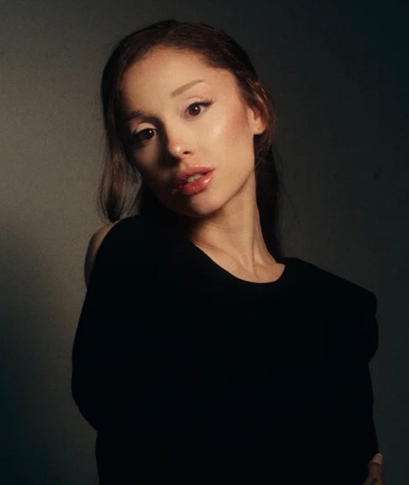 eternallymax8's tweet photo. Do you think Ariana Grande will win any VMAs this year? https://t.co/Yd5OpLb6YG