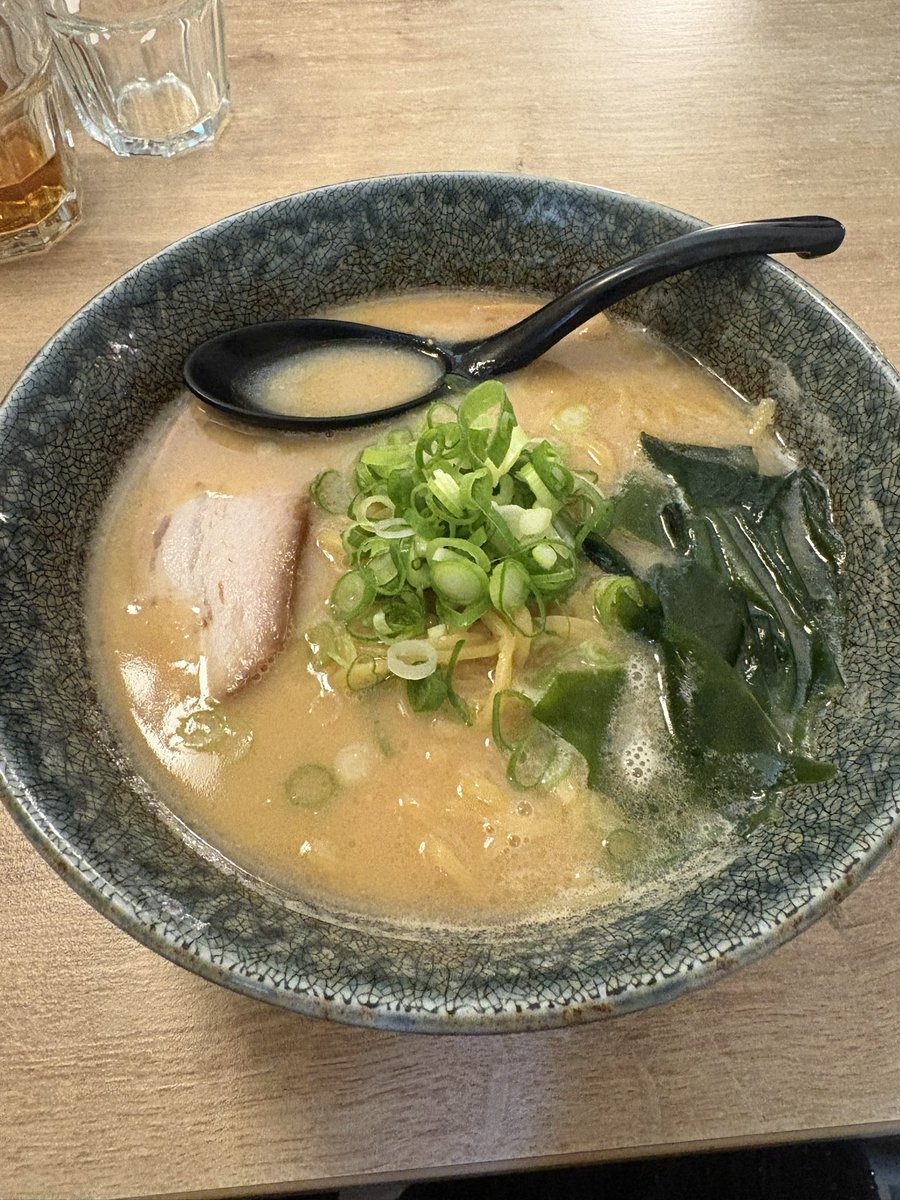 fakeutu's tweet photo. ブラチスラバの味噌ラーメン　ガチ美味え https://t.co/aUIdgcFtuL