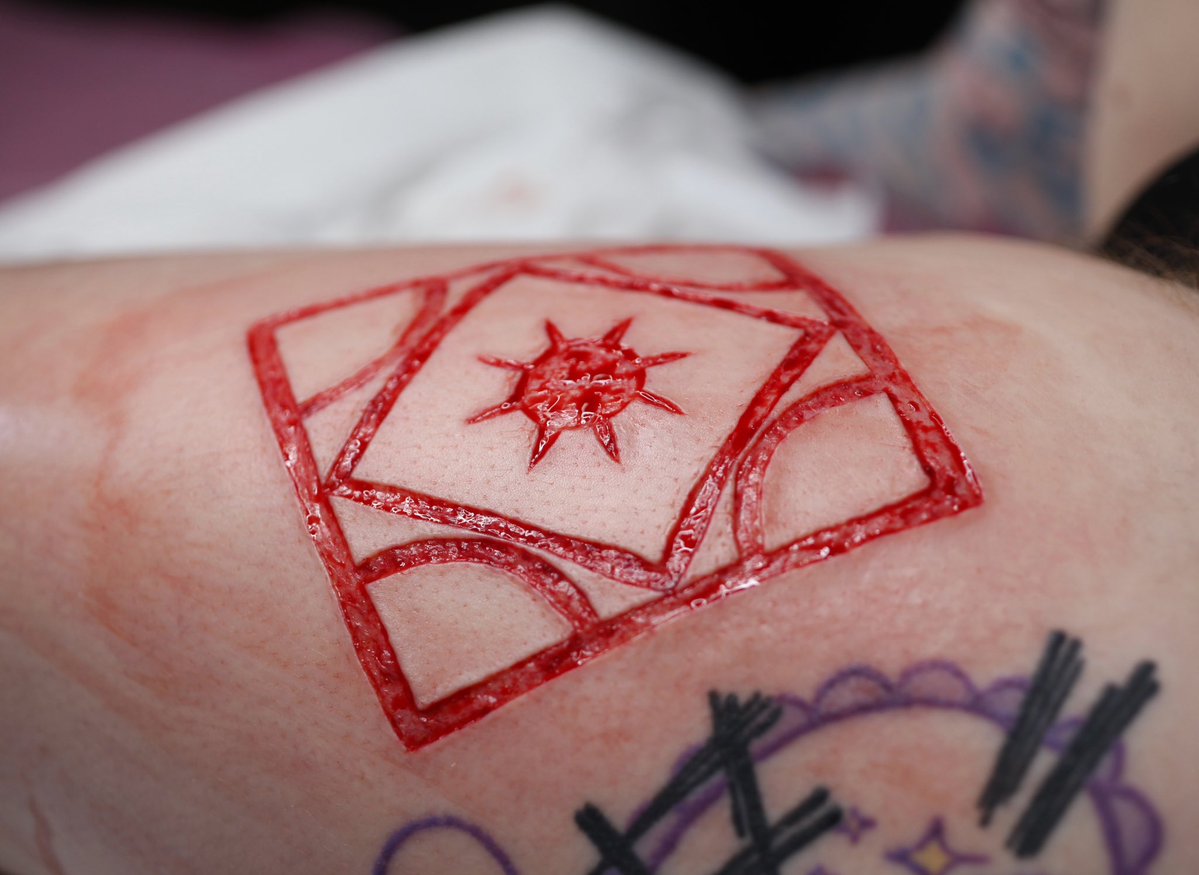 pvncture_ritual's tweet photo. Hellraiser lament configuration, fresh vs 1 month heal https://t.co/fuBxoFhwgw