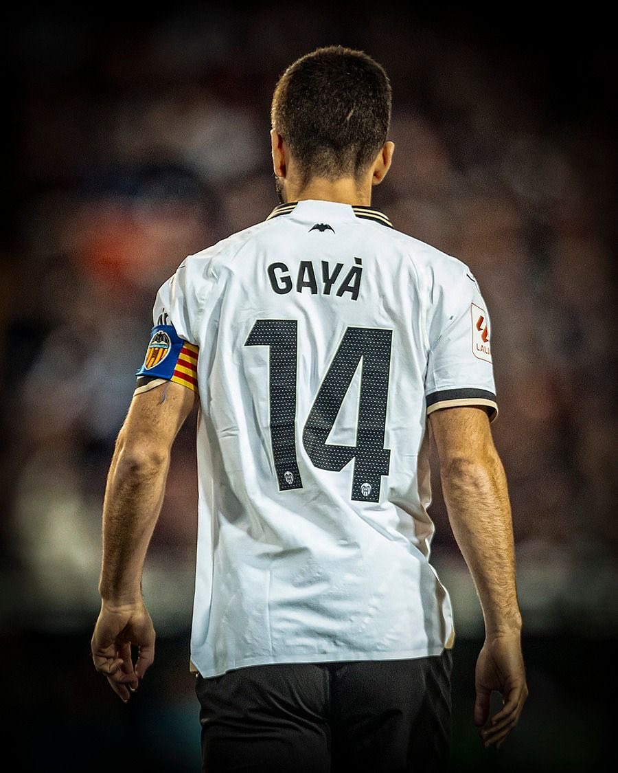 Dafne18's tweet photo. Començem… última temporada al nostre Mestalla, i qui sap si amb el nostre capità @jose_gaya 

🦇🧡 26/27. https://t.co/2wKUMx9fe9