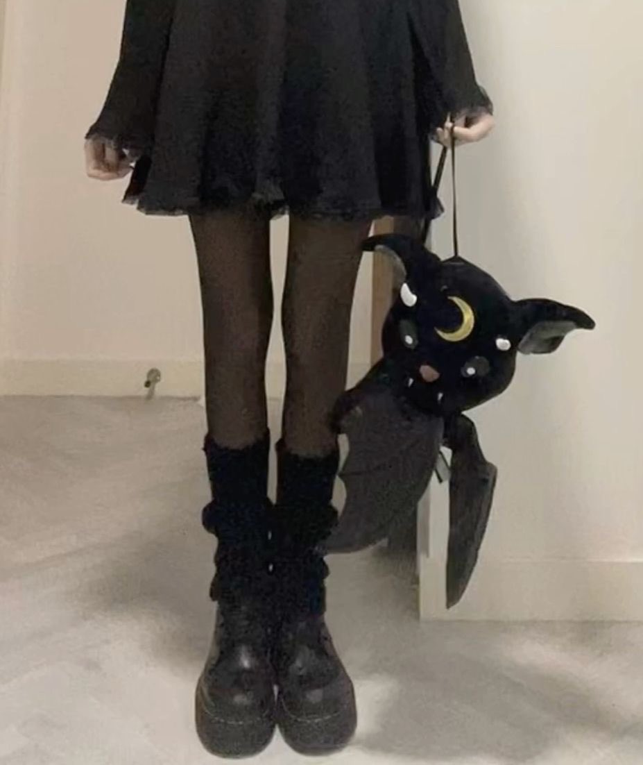 sinfulcals's tweet photo. bc /w bat bag 😸 https://t.co/7xGuGPUOSI