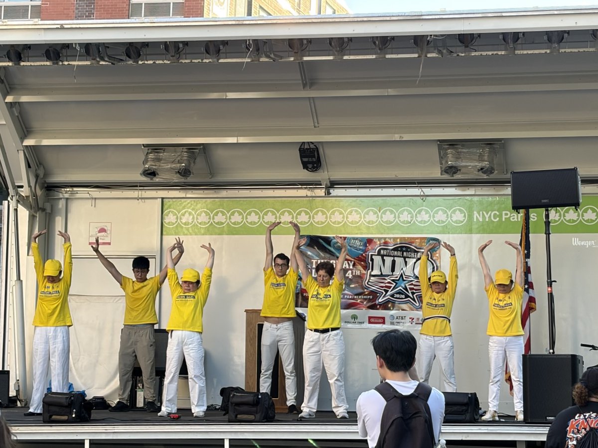 MinghuiJapan's tweet photo. ニューヨークの警察主催コミュニティイベントで法輪功学習者が功法や太鼓を披露しました。「真・善・忍は世界を変える」と多民族の住民から称賛と共感が集まった最新ニュースです。

👇 詳細はこちら
https://t.co/Z1CJVFK2Ti https://t.co/pgqbqtsWv7