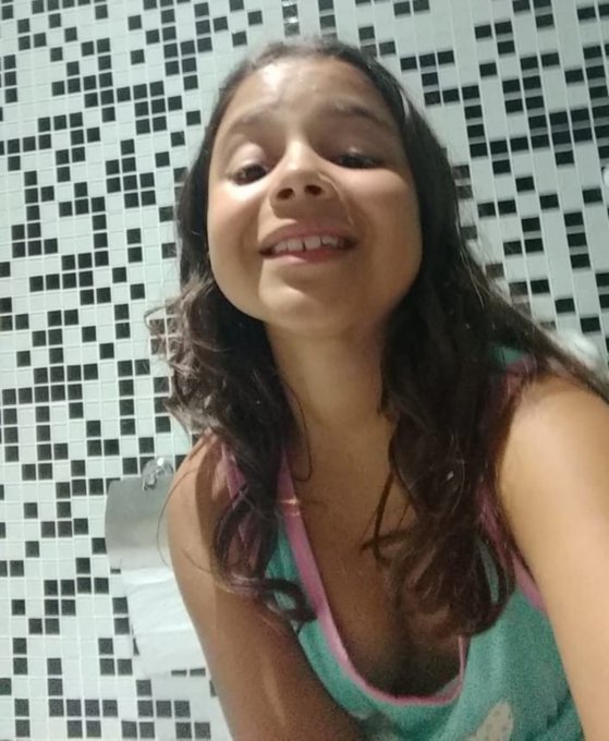 gabi_premium's tweet photo. Fazendo xixi https://t.co/WqJ83ULDB9