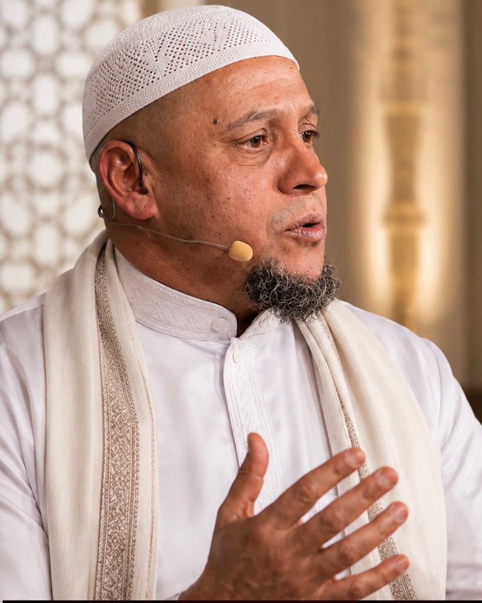 571busra_35's tweet photo. Roberto Carlos, 
Müslüman olduğunu duyurdu. https://t.co/s1zV9ssGbU