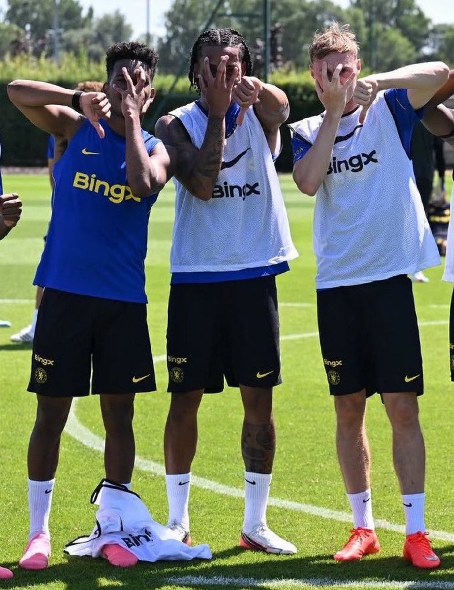 NashBlue14's tweet photo. Chelsea brothers 💙 https://t.co/QeZu0J1Yp3