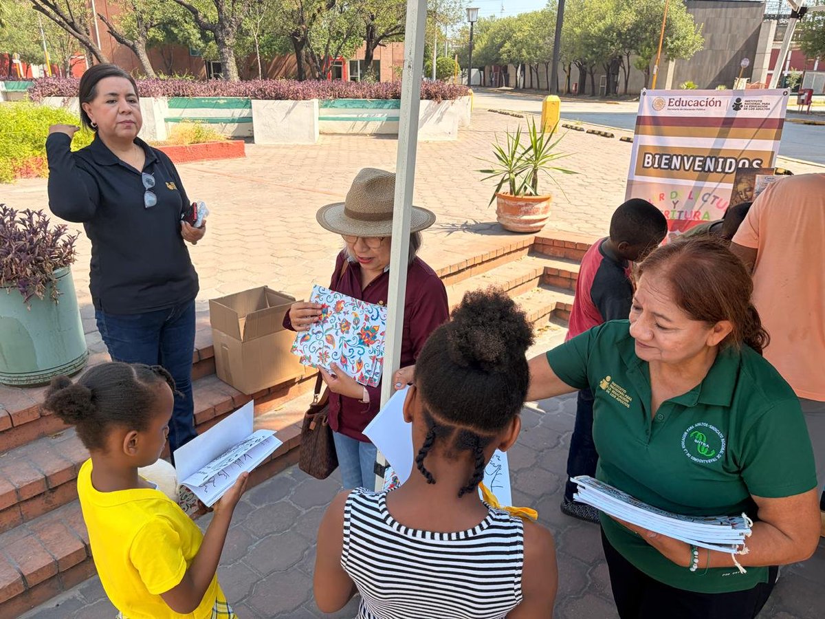AcnurMexico's tweet photo. ¡Un espacio para construir comunidad! 117 personas participaron en el Trueque Escolar en Monterrey.  📚✏️ Gracias a @vitro_global por donar 70 paquetes escolares para niñas y niños que inician un nuevo ciclo escolar, y al @INEAmx y @GlobalShapers por sumarse a esta iniciativa.🙌 https://t.co/teFU4h1QB7