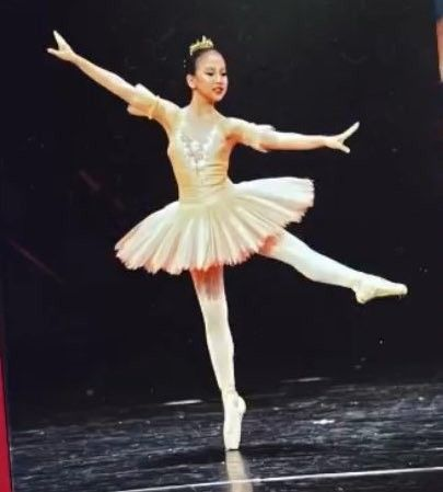 MinaMyouiBase's tweet photo. Day 1: A closer look at why MINA is exceptional

She trained in classical ballet for 11 years starting at age 3. That early commitment built the core control, balance, and clean lines she carries today. 

This is the foundation of the Black Swan we know. https://t.co/oLhvR5J74N