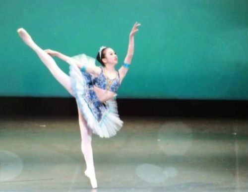 MinaMyouiBase's tweet photo. Day 1: A closer look at why MINA is exceptional

She trained in classical ballet for 11 years starting at age 3. That early commitment built the core control, balance, and clean lines she carries today. 

This is the foundation of the Black Swan we know. https://t.co/oLhvR5J74N