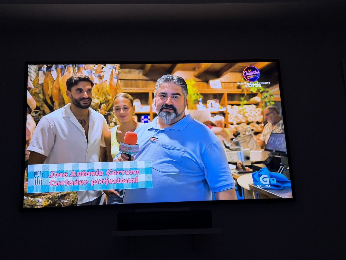 nellabertini's tweet photo. Siempre se disfruta cuando se come jamón #Collepanemolla https://t.co/dufbzprS6L