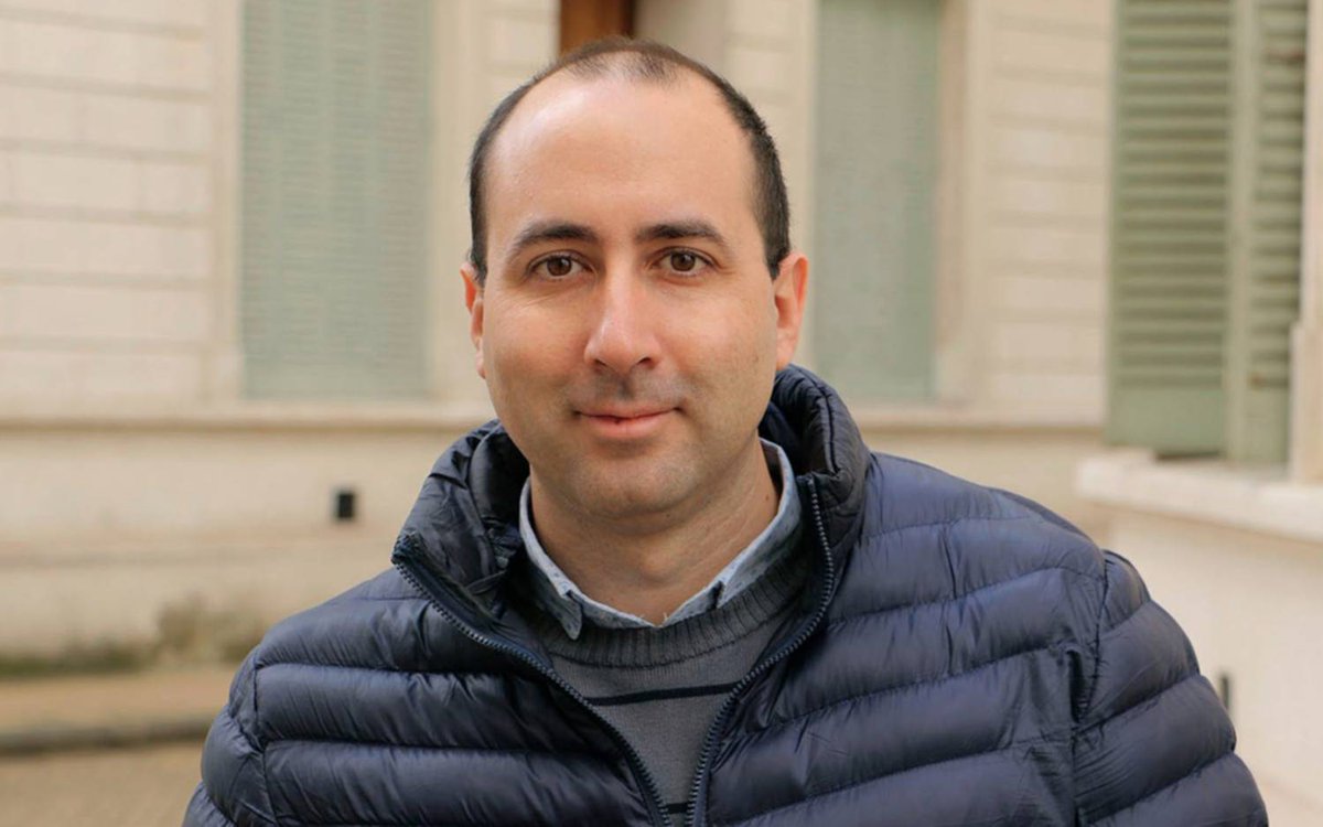FonsiLoaiza's tweet photo. El ultraderechista Fernando Cerimedo es el socio de Javier Negre como dueños del pseudomedio de fake news 'La Derecha Diario'. Hoy ha sido detenido acusado de contratar a sicarios para asesinar a su expareja. Hace unos días el monarca Felipe VI se fotografió con su socio Negre. https://t.co/30TAKv33jz