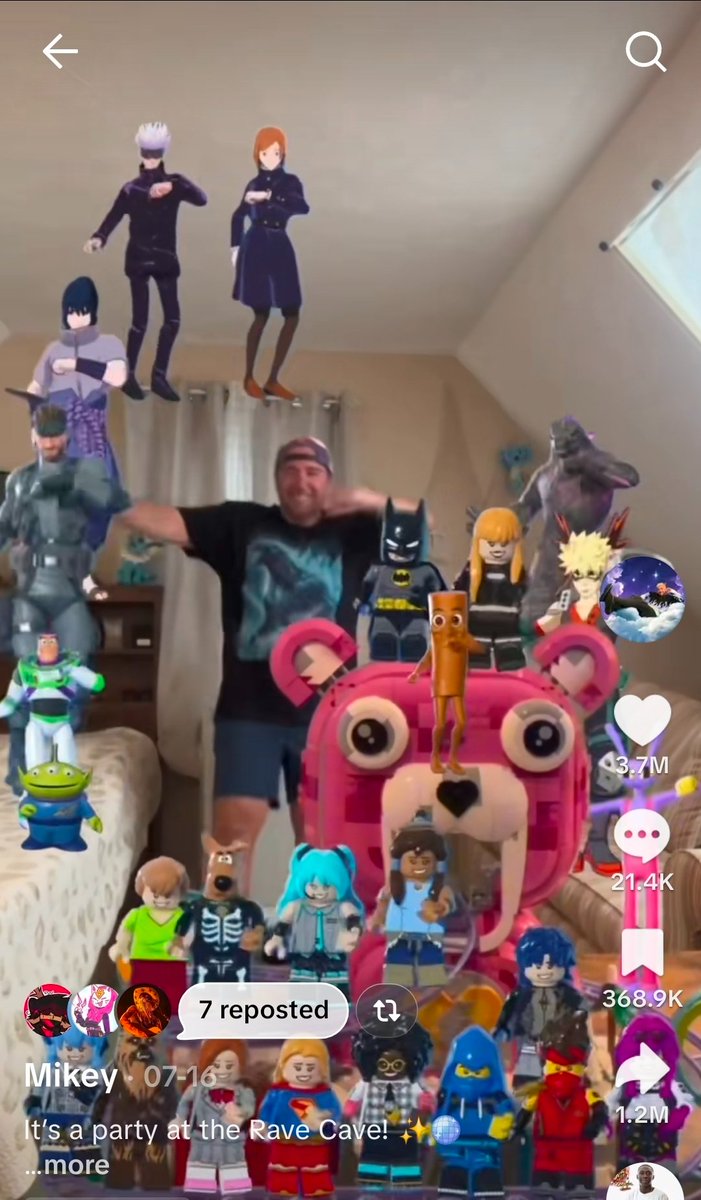 SwagFish03's tweet photo. AM I CRAZY OR IS RHIS REFERENCING THE TIKTOK GUY WHO EMOTES WITH SKINS https://t.co/AIsZHXPSkT