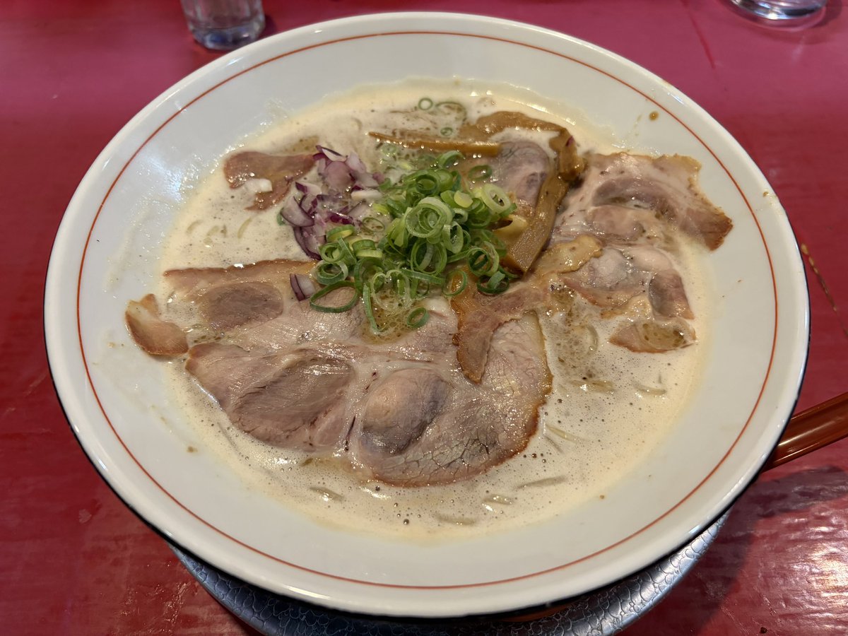 katage0000's tweet photo. ◾️豚骨らーめん
【日本一／尼崎・大物】

日本一… とは、言わないものの
尼崎一クセのあるお店さんっ笑
尼崎といえば ここだって方もいるかとっ
にんにくは裏メニュー⁇
いやぁ 楽しかったッス https://t.co/8MBlCY565m