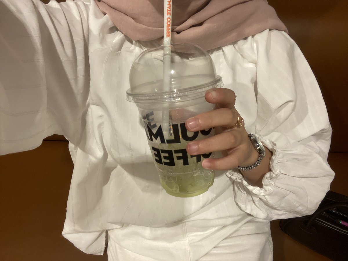 amiinegocmen's tweet photo. matcha girl 🍵🩰 https://t.co/ENu4JVahNC