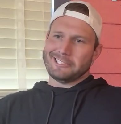 chrisriv3ra's tweet photo. @britx94 WANTED .  Any guy who looks likes this needs to be in prison https://t.co/0K0rpY6tGv