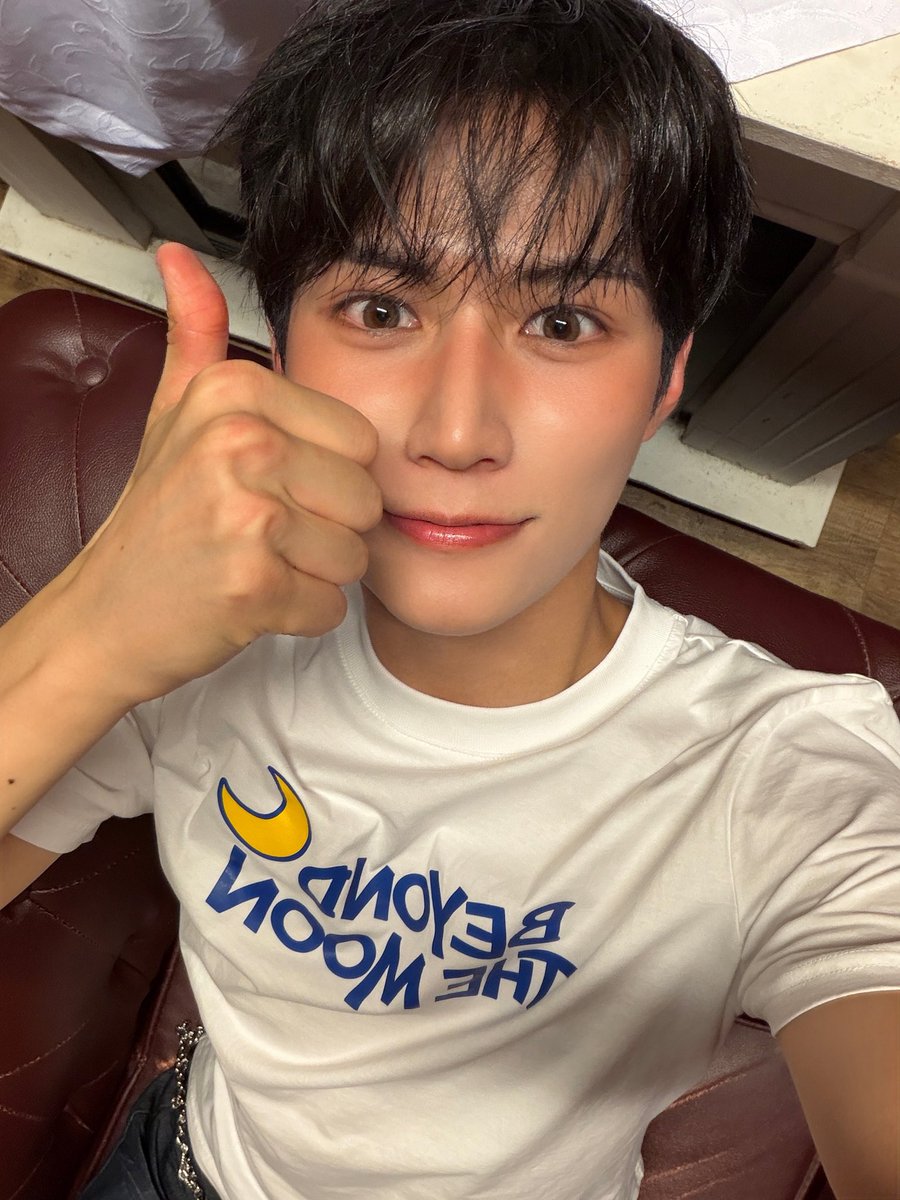 LUN8_members's tweet photo. [#이안]
뮌헨의 에너지 너무 최고 였어요☺️
또 만나요 뮌헨 사랑해요🫶

#루네이트 #LUN8 #Ian https://t.co/Gy1VE5uz6j
