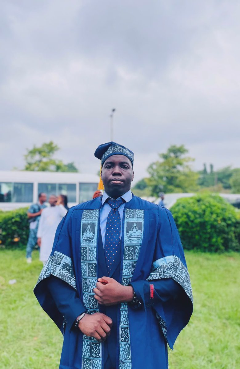 Just_hardey's tweet photo. 🎓🎓🎓 https://t.co/oGUGK4ZGKz