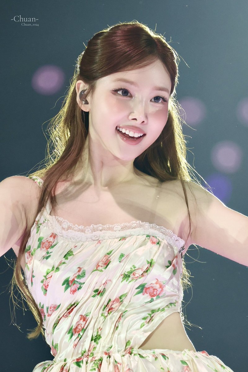 nicolas20001's tweet photo. Nayeon 🌸 🌸 🌸 🌸 🌸 https://t.co/Q2kW082M2r
