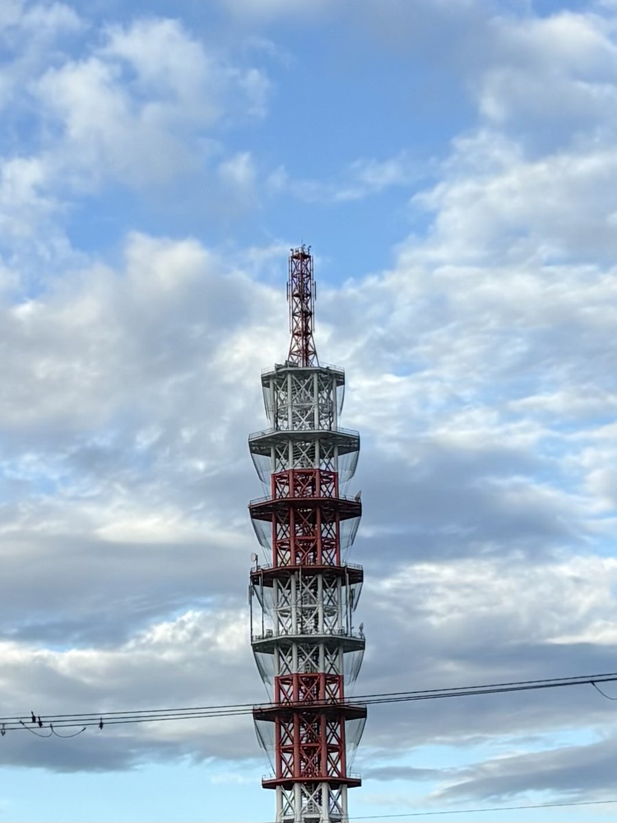 no1kamo's tweet photo. おはようございます。

車で現場から戻っていたらOB様から電話で相談があるとのこと。

見た方がいいと思いすぐに行くことに。

今走ってるところをUターンすればすぐ。

私の行動を見ておられたか(^_^;

詳細に聞いて見積をして、合わせて別件も依頼を受けました。

ありがたいことです(^^)/ https://t.co/mM48Rqn423