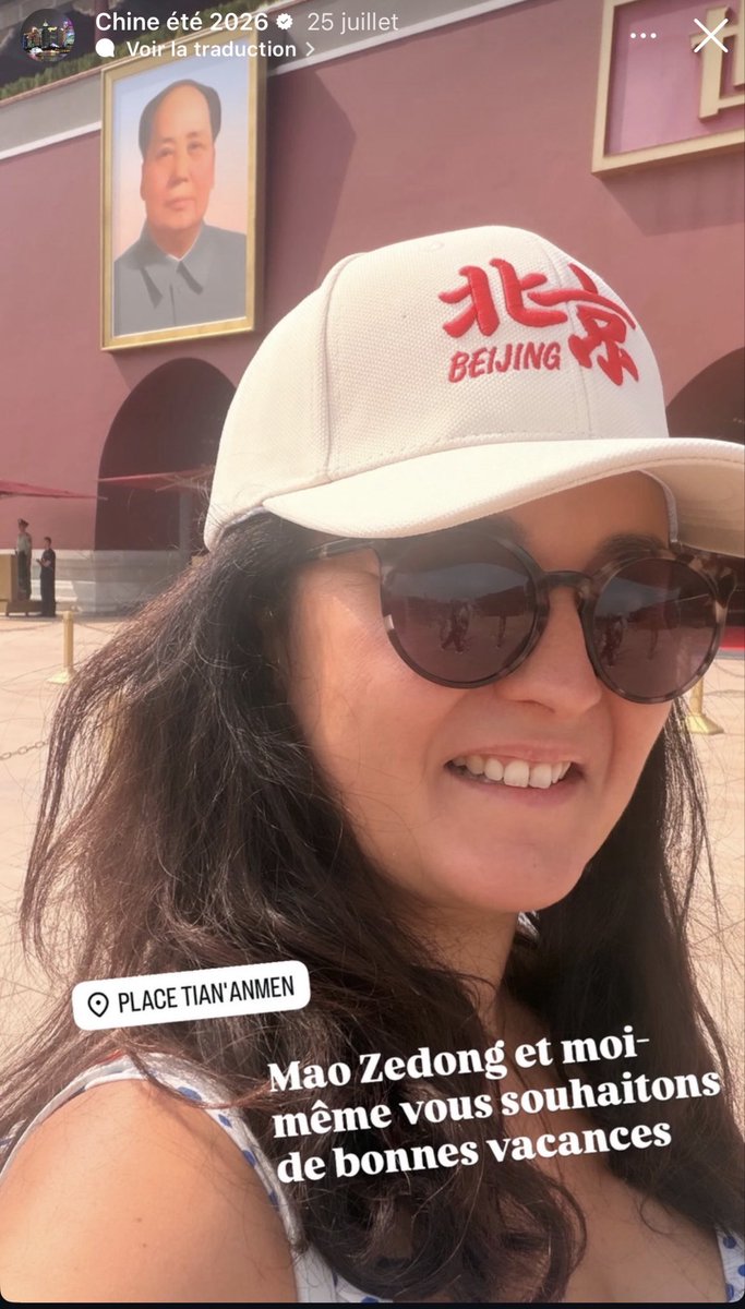 LBleuBlancRouge's tweet photo. 🔴😳 « Mao Zedong et moi-même vous souhaitons de bonnes vacances ! » 

Non vous ne rêvez pas.. 🙄

L’eurodéputée LFI Leïla Chaibi s’est photographiée en Chine devant un portrait de Mao Zedong et l’a posté sur son Instagram.

Pour rappel, le régime communiste de Mao Zedong – marqué par les tortures, la grande famine du Grand Bond en avant, la répression, les violences politiques et les camps de travail – a provoqué, selon les estimations des historiens, entre 40 et 80 millions de morts.

Mao est considéré par de nombreux historiens comme l’un des plus grands responsables de massacres de masse de l’histoire et un des pires bouchers que notre Monde ait connu. 

Voilà les références historiques et les modèles que certains à LFI semblent encore vouloir mettre en avant.

Gerbant. 🤢
—