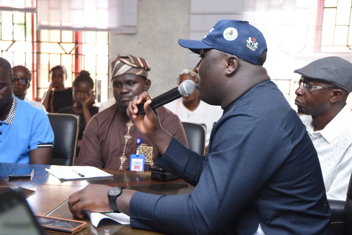 iteyemi's tweet photo. The Executive Chairman of Akure South Local Government Area and ALGON Ondo State Chairman, @FasuaDonald , has fulfilled his promise to students by continuing the payment of bursaries to members of the National Association of Akure Students (NAAS). https://t.co/E2ijrWkzNj