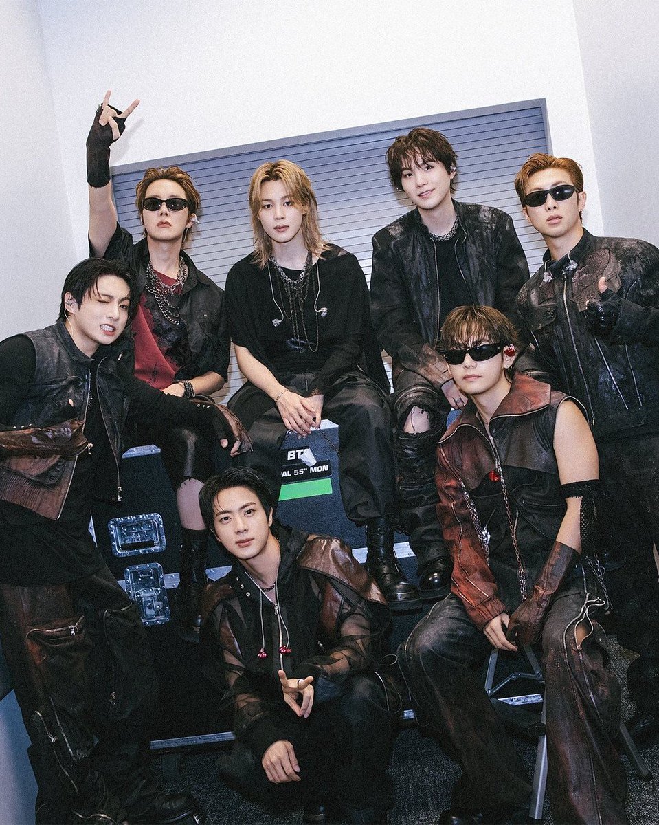TheePopCore's tweet photo. BTS becomes the FIRST Asian Act in history to perform two SOLD-OUT shows at Arlington's AT&amp;T Stadium. https://t.co/J146dHtYOX