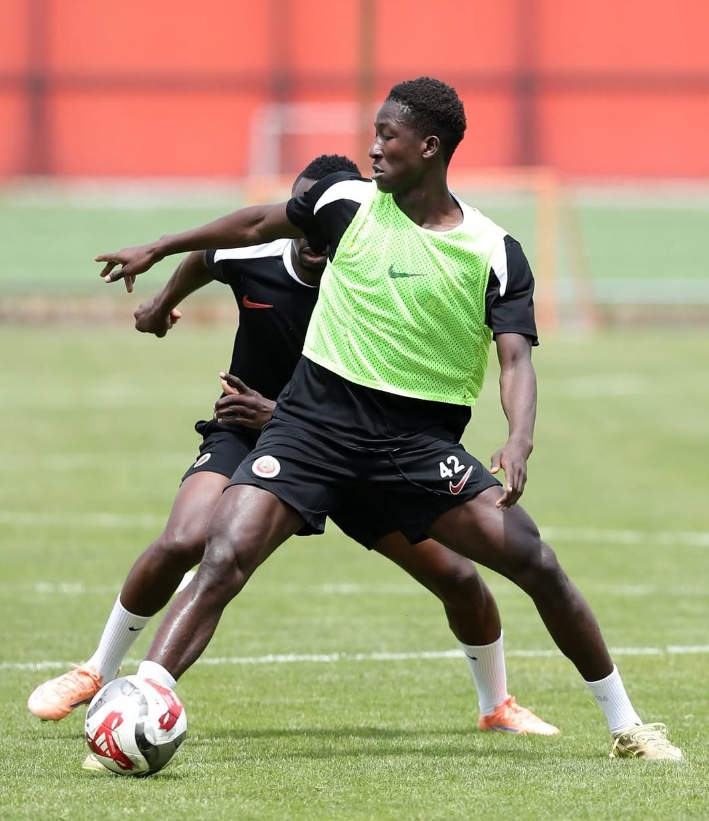 TomTalksToon's tweet photo. 🚨 BREAKING: #NUFC are reportedly in talks for Ousmane Diabate, a 6foot1 defensive midfielder. 

Diabate has had interest from both Tottenham and Brentford earlier this transfer window, with the Guinea international being valued at just €1m. https://t.co/Vs7WFvhGz1