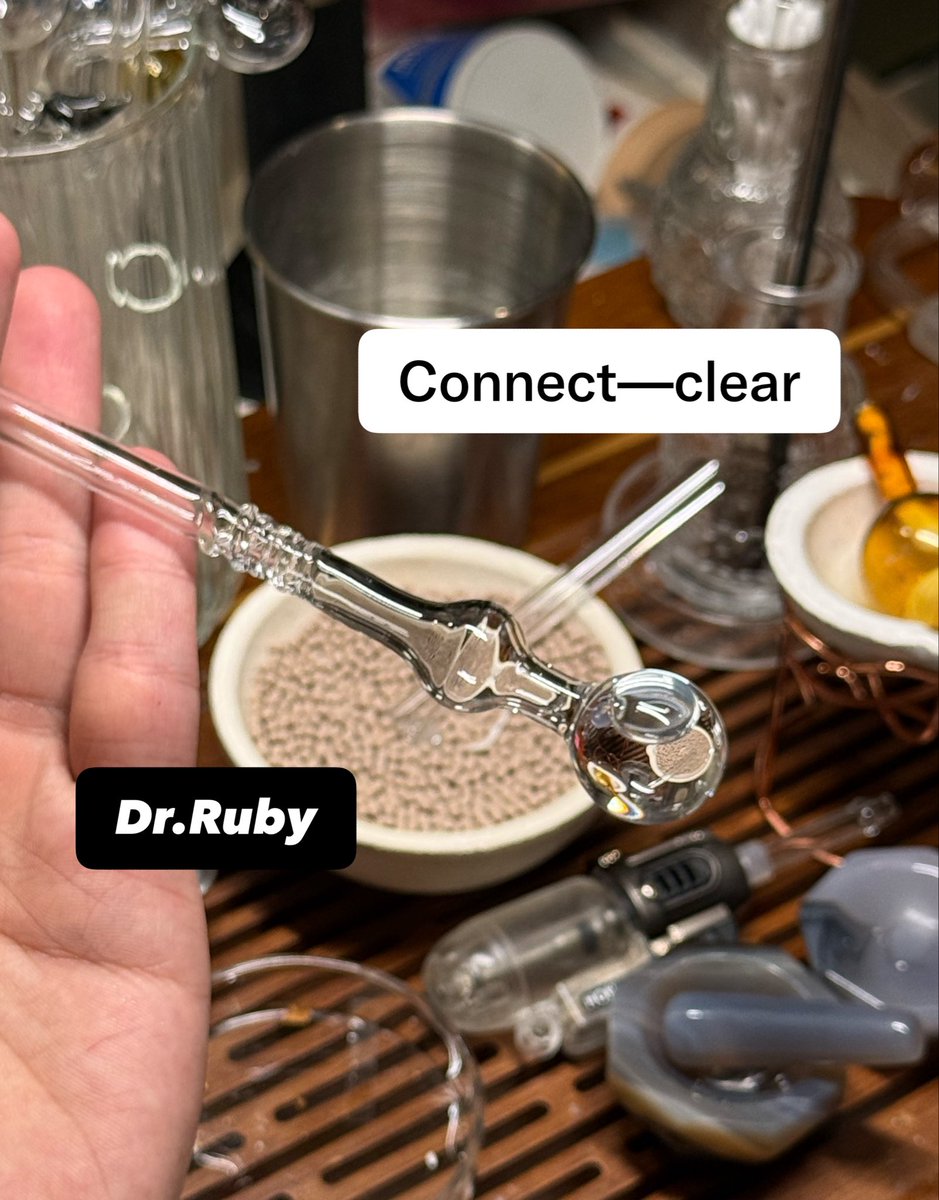 hungbln1's tweet photo. Glass Blowing practice work, it’s very hard to make an piece like this using regular torch……..But it’s possible as you can see👇Just takes a long time and small item only like this glass bubble or oil burner what ever you like to call it.
#glassbong #glassblowing #oilburner #meth #pipe