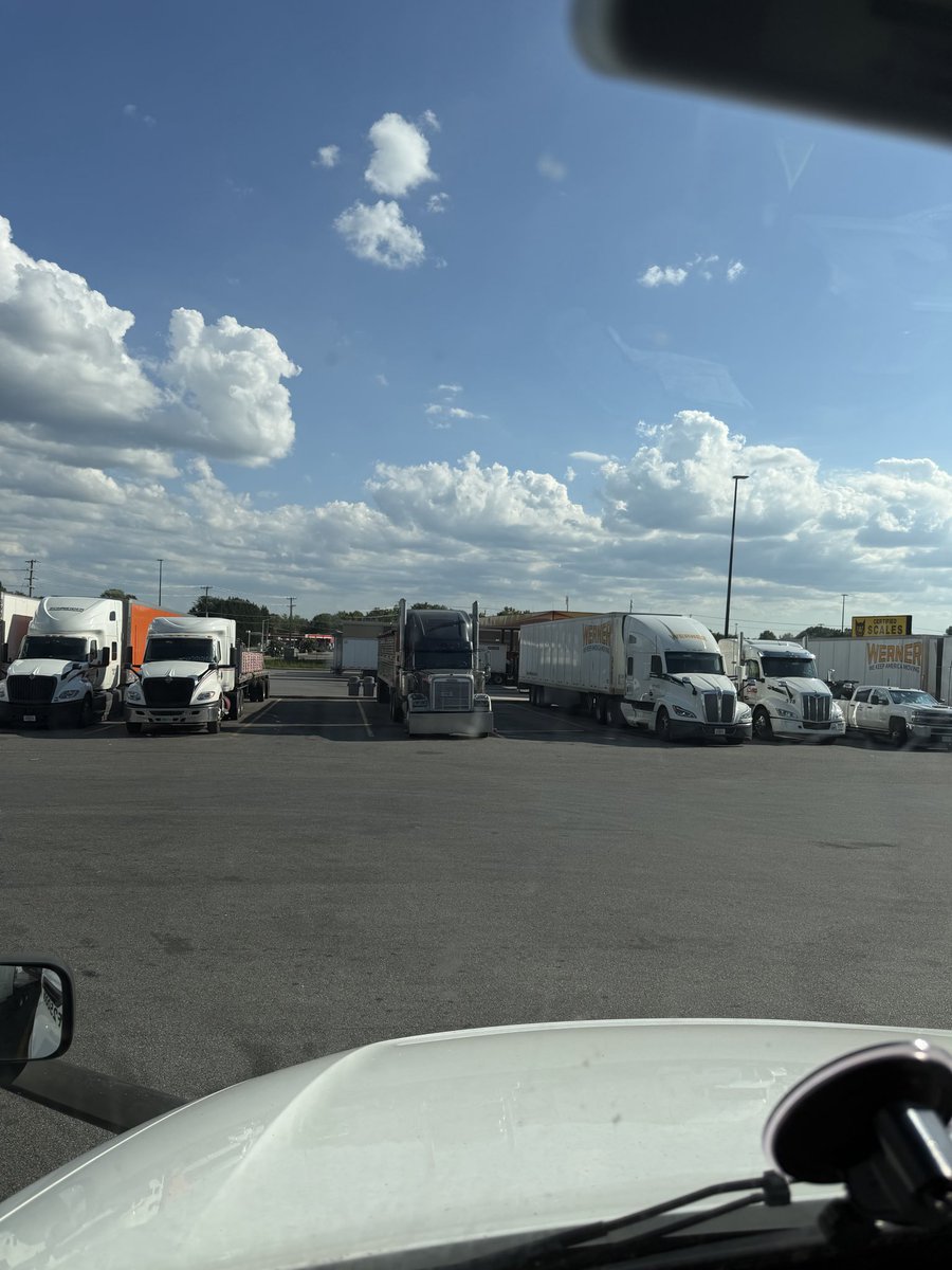 stinsonbuilds's tweet photo. Day 49. Fueled in Staunton, loaded in Gladstone and shut down early in Reidsville, NC for a 34 hour reset.

Sometimes the smart move isn’t using every hour available. It’s positioning yourself for what comes next.

Dallas is next. Short day, still grateful. https://t.co/fDSbQ9CUKy