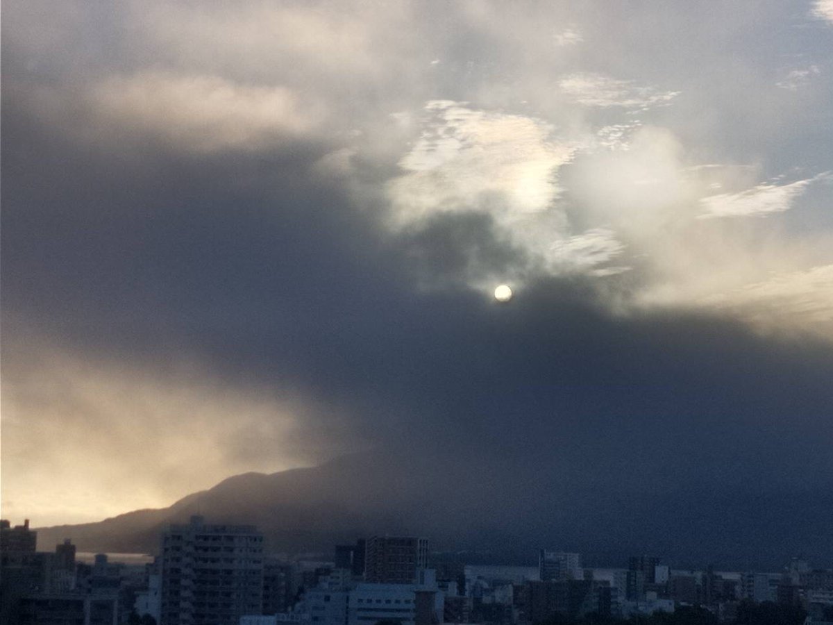 GOODDAY443016's tweet photo. 🌋8/19  5:38a.m.
The sun through the volcanic ash. https://t.co/UForANH3fF