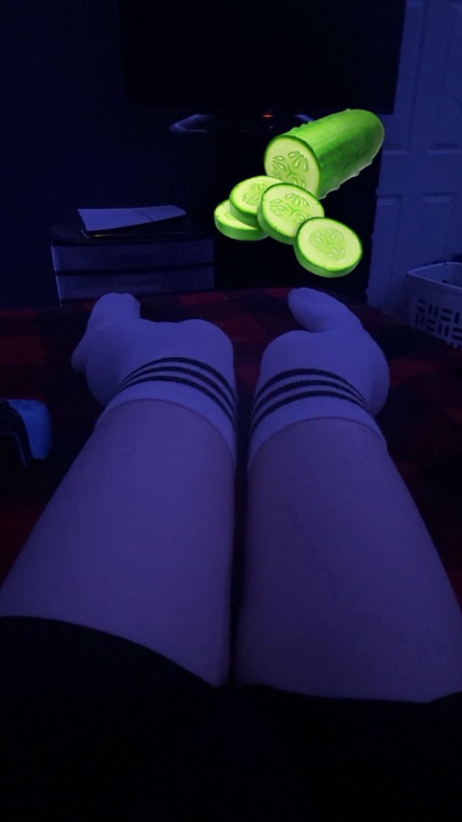 femboyamok's tweet photo. 🥒 👀👀👀 #lowlvl #femboy https://t.co/fwJiPlrc7G