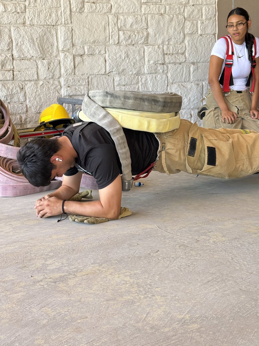 YsletaFire's tweet photo. Well Well, PM cohort for Firefighter 1, said AM FF1 that’s cute, hold my hose, Watch this.  💪🏽😬🔥🧑🏽‍🚒 #CTCFire #FireTech.  #FireChallenge.  #WinnersGetSnacks @vlara_82 @CTE_Counselor @YsletaISDCTE https://t.co/I6jJfE4XpA