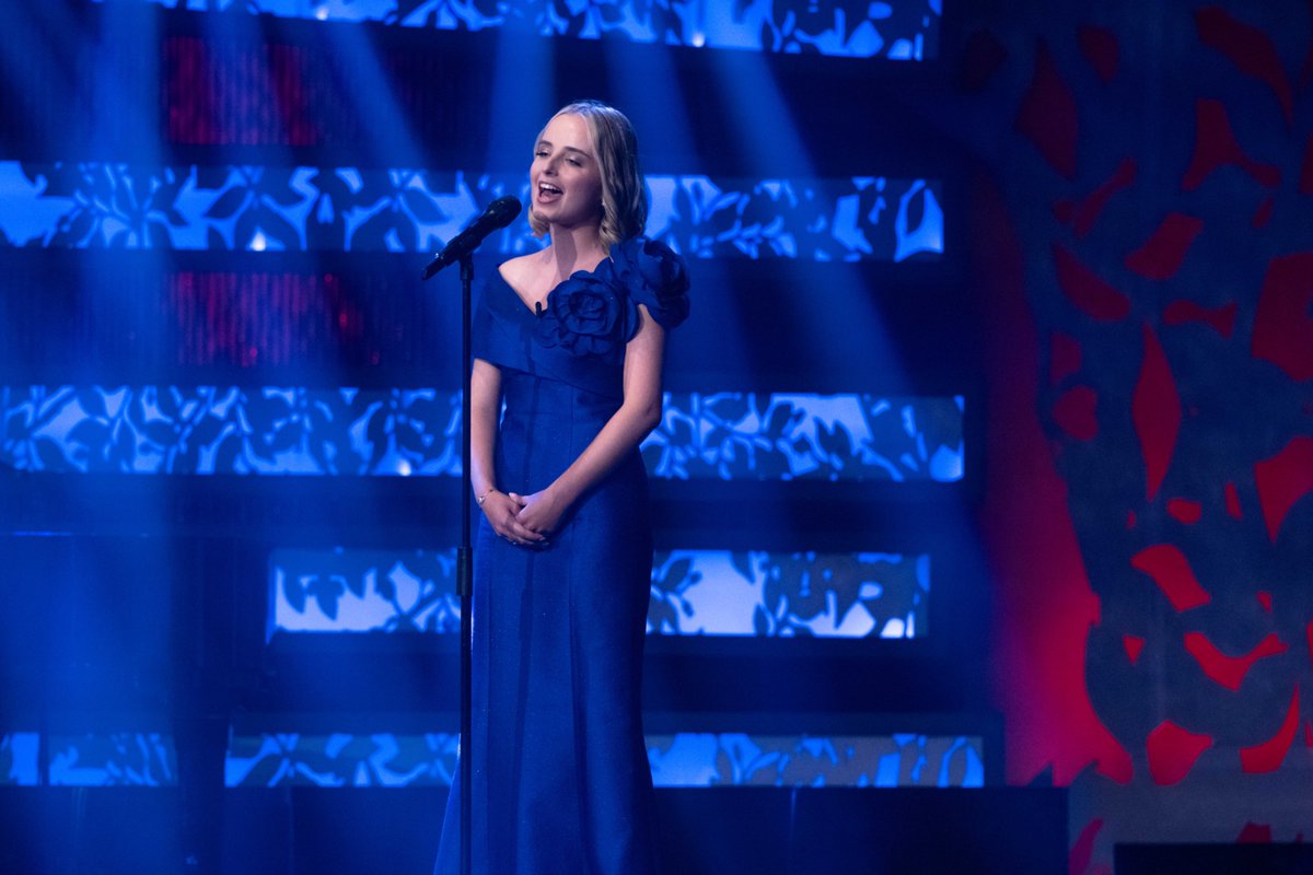 RoseofTralee_'s tweet photo. Our New York Rose Ciara McGinty, 25, is a first grade teacher in the Bronx and proud member of New York’s Irish community. With strong Kildare roots, she serves as Vice President of the Kildare Association of New York. #roseoftralee #rte Photos: Domnick Walsh https://t.co/PWFmbLy00y