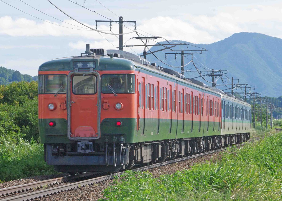 215e231e233's tweet photo. 8月14日　しなの鉄道　三才～豊野間
115系　6連　長野色+湘南色　普通　豊野行き　後追いも
キハ110系　快速　おいこっと　十日町行き　後追いも
#115系
#キハ110系 https://t.co/nVsh2vNrse