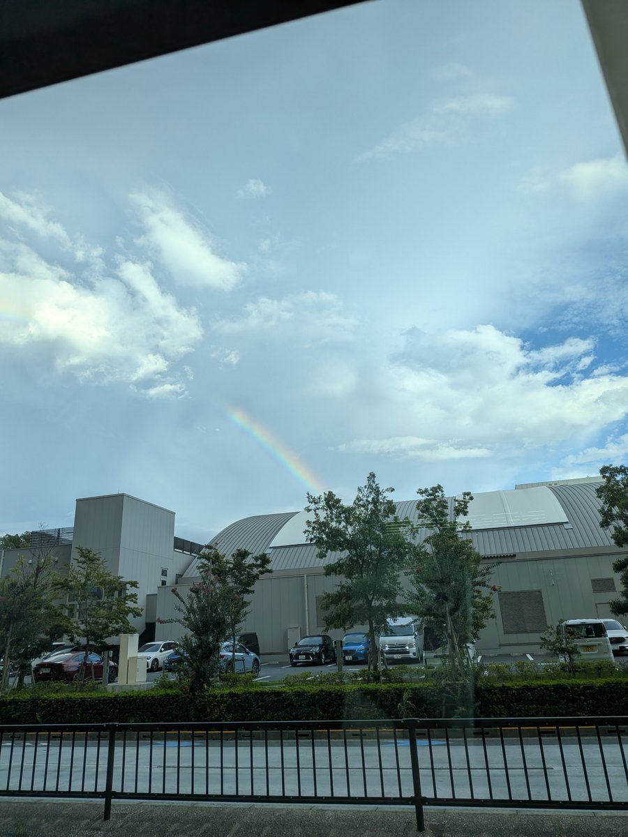 fetishkyou's tweet photo. 虹が出てたのでみんなにおすそ分け🌈 https://t.co/0dvH7siFyD