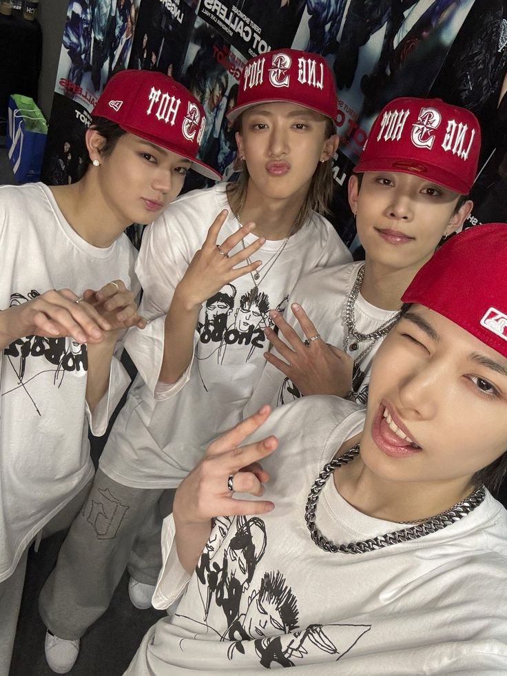 kelongsotan's tweet photo. RIIL 

rhythm ta = saucin'
bling bling = backseat
my type = facetime https://t.co/KHQjLphHyN