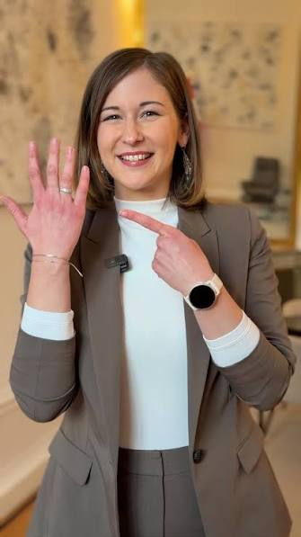ahmtamim9's tweet photo. Claudia Plakolm heißt nach ihrer Hochzeit nun Claudia Bauer. Ausgerechnet die Vorkämpferin gegen patriarchale Strukturen übernimmt damit eine Tradition, die historisch auf dem Besitzwechsel der Frau zum Mann beruht. 
Dieselbe Ministerin argumentierte beim Kopftuchverbot für Schülerinnen noch, dass diese Verhüllung ein unzulässiger Ausdruck des Patriarchats sei. 
#Islam #Kopftuch #Lanz
