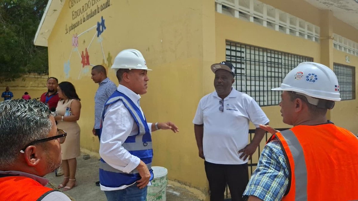 Jeanettecoron13's tweet photo. Más de 1,400 planteles rehabilitados: La Dirección de Infraestructura Escolar informó que más de 1,400 centros educativos han sido rehabilitados en todo el país como parte del plan de mantenimiento correctivo. https://t.co/4HuJOuIeRy