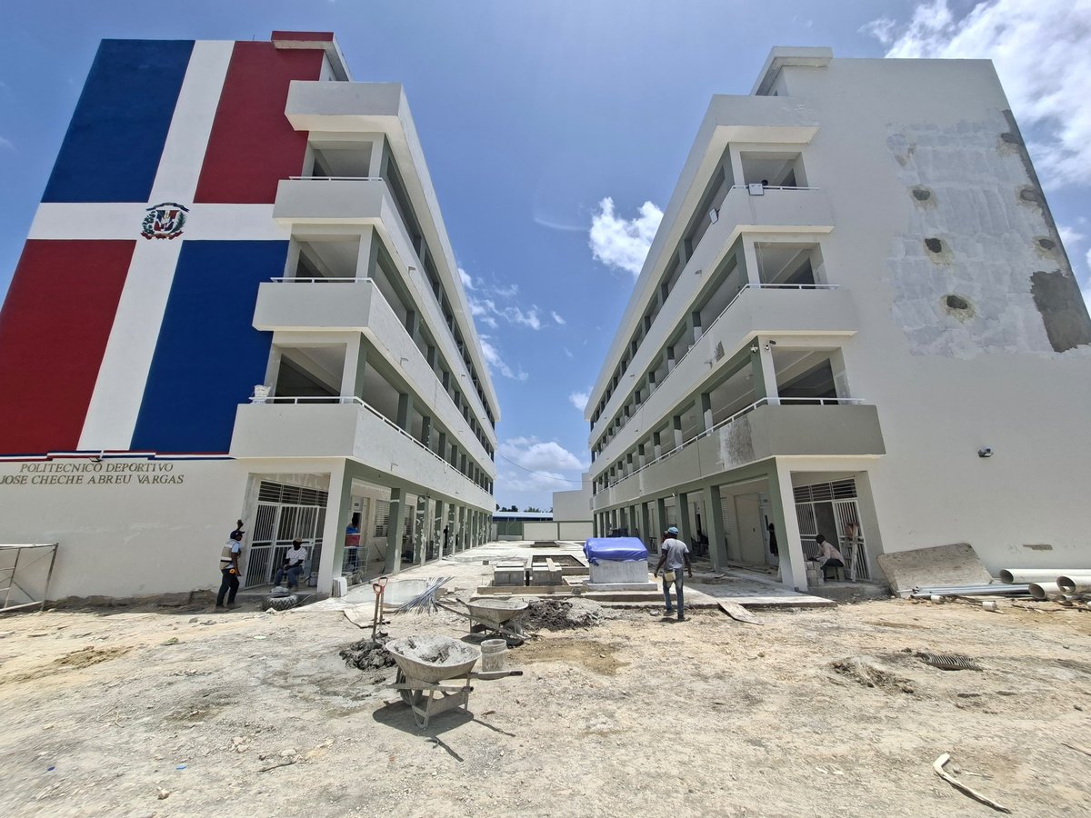 Jeanettecoron13's tweet photo. Más de 1,400 planteles rehabilitados: La Dirección de Infraestructura Escolar informó que más de 1,400 centros educativos han sido rehabilitados en todo el país como parte del plan de mantenimiento correctivo. https://t.co/4HuJOuIeRy